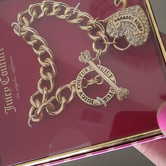 Juicy Couture Gold Charm Bracelet with Heart Pendant - Picture 4 of 9
